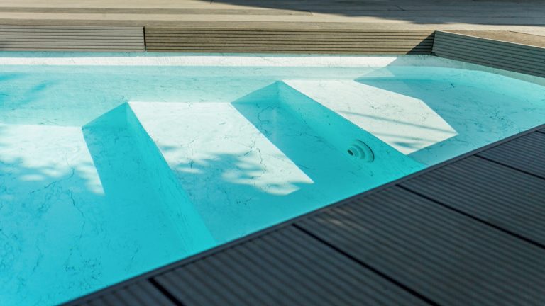 RENOLIT ALKORPLAN TOUCH is the first reinforced membrane 3d to line swimming pools Inspired by nature